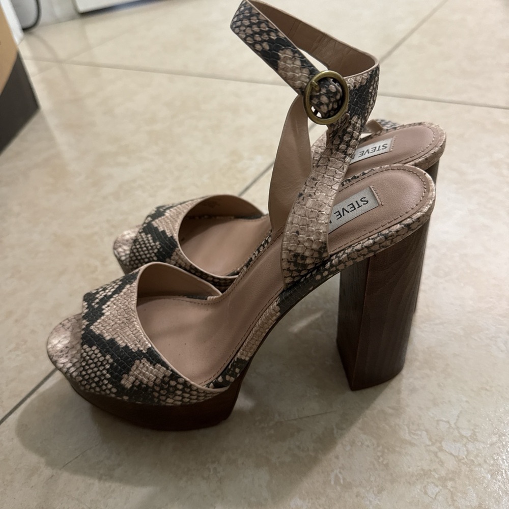 Steve Madden Tan and Black Snake Print Heels